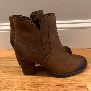 Clark’s Size 7 Heeled Bootie in Rustic Brown